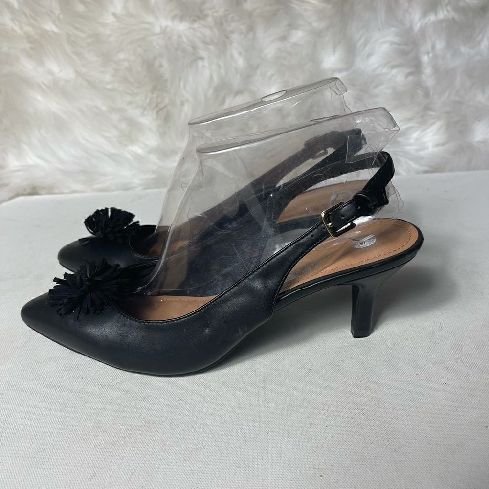NWOT DB women’s Bella black shoes embellished with flower Pom Pom low heels SZ9W